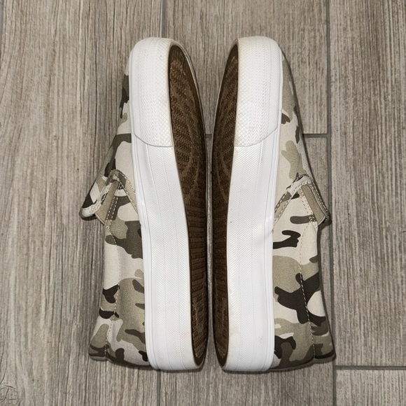 Restricted Vola Canvas Camo Platform Slip-On Sneaker Size 8.5 - Picture 5 of 12